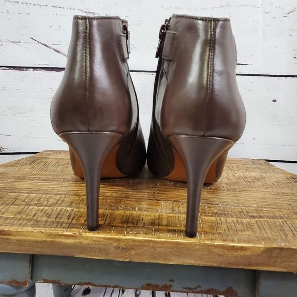 COACH Sondra Semi Matte Calf Ankle Zip Bootie Size 8 Medium Chestnut LIKE NEW! - Picture 4 of 10